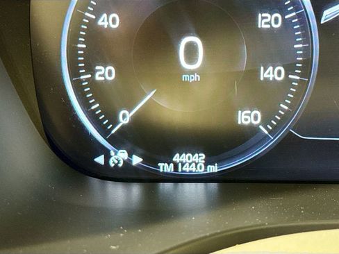 Used 2018 Volvo XC60 T5 Inscription w/ Luxury Seat Package image 12