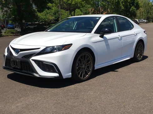 Used 2024 Toyota Camry SE FWD image 1