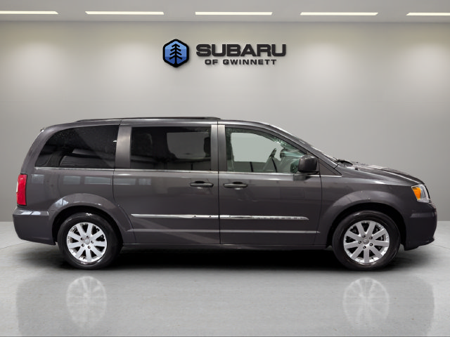 Used 2015 Chrysler Town & Country Touring FWD image 6