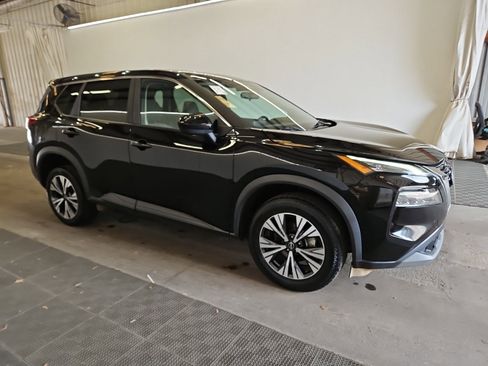 Used 2023 Nissan Rogue SV image 2