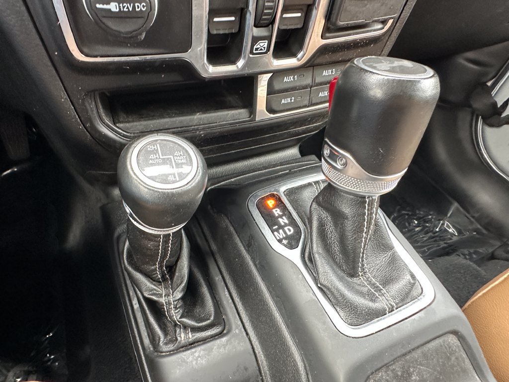 Used 2022 Jeep Wrangler Unlimited Sahara w/ Cold Weather Group AWD/4WD image 31