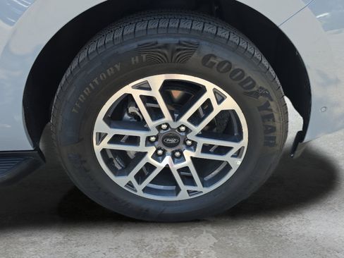 Used 2025 Ford Expedition Active RWD image 28