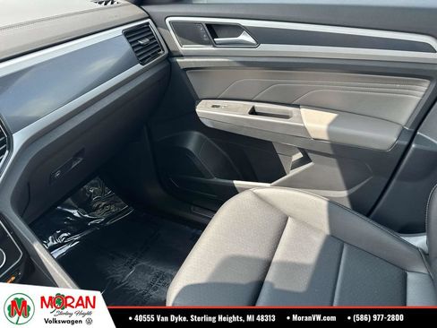 Certified 2023 Volkswagen Atlas Cross Sport SEL R-Line AWD/4WD image 33