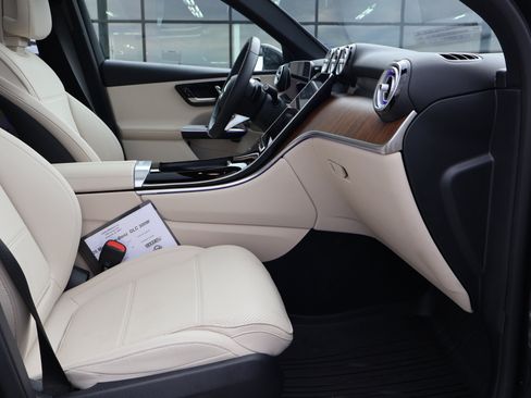 Used 2026 Mercedes-Benz GLC 300 image 29