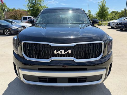 Used 2025 Kia Telluride LX FWD image 2