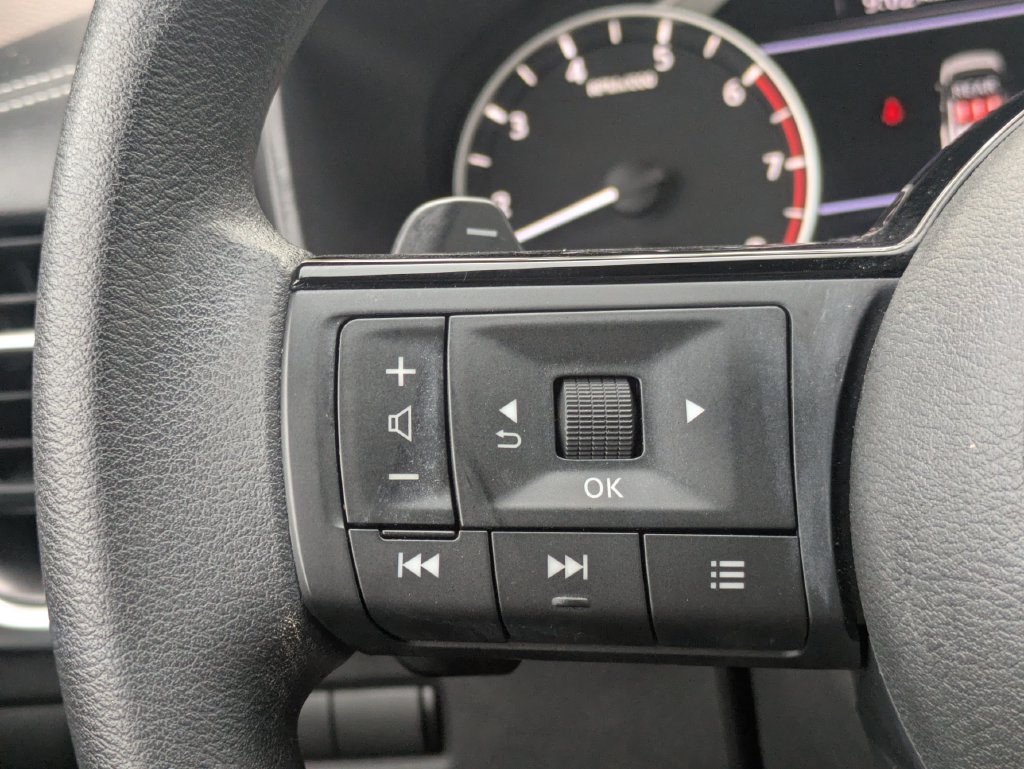 Used 2023 Nissan Rogue SV FWD image 22