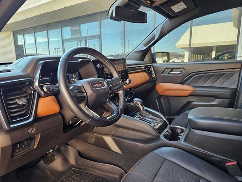 Used 2024 GMC Canyon AT4 w/ Technology Package image 10