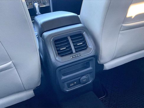 Used 2019 Volkswagen Tiguan SE w/ Panoramic Sunroof Package image 10