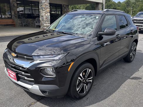 Used 2021 Chevrolet TrailBlazer LT AWD/4WD image 2