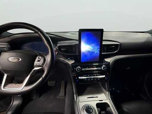 Used 2022 Ford Explorer Platinum w/ Equipment Group 601A image 9