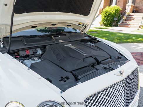 Used 2019 Bentley Bentayga image 16