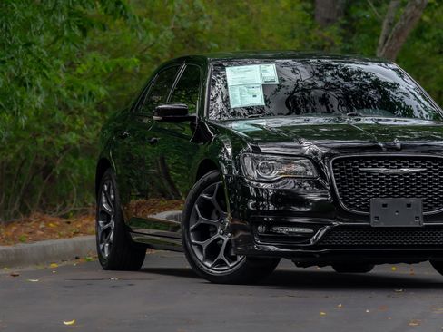 Used 2019 Chrysler 300 S w/ 300S Premium Group 2 RWD image 27