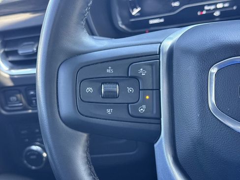 Used 2024 GMC Yukon SLT w/ SLT Premium Package image 19