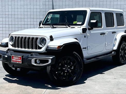 Used 2025 Jeep Wrangler Unlimited Sahara AWD/4WD image 2