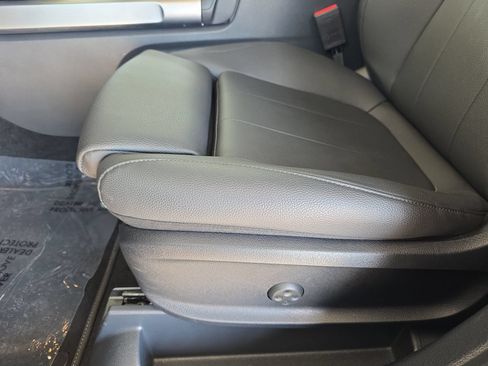 Certified 2025 Mercedes-Benz GLB 250 image 28