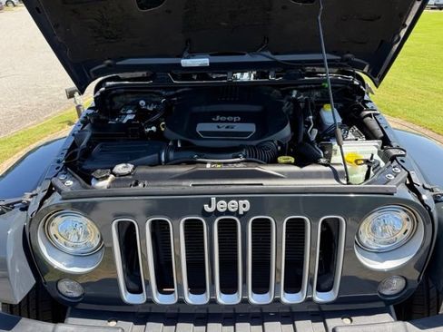 Used 2017 Jeep Wrangler Unlimited Sahara w/ Quick Order Package 24E Chief AWD/4WD image 31