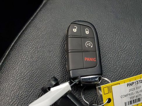 Used 2025 Jeep Compass Limited AWD/4WD image 27