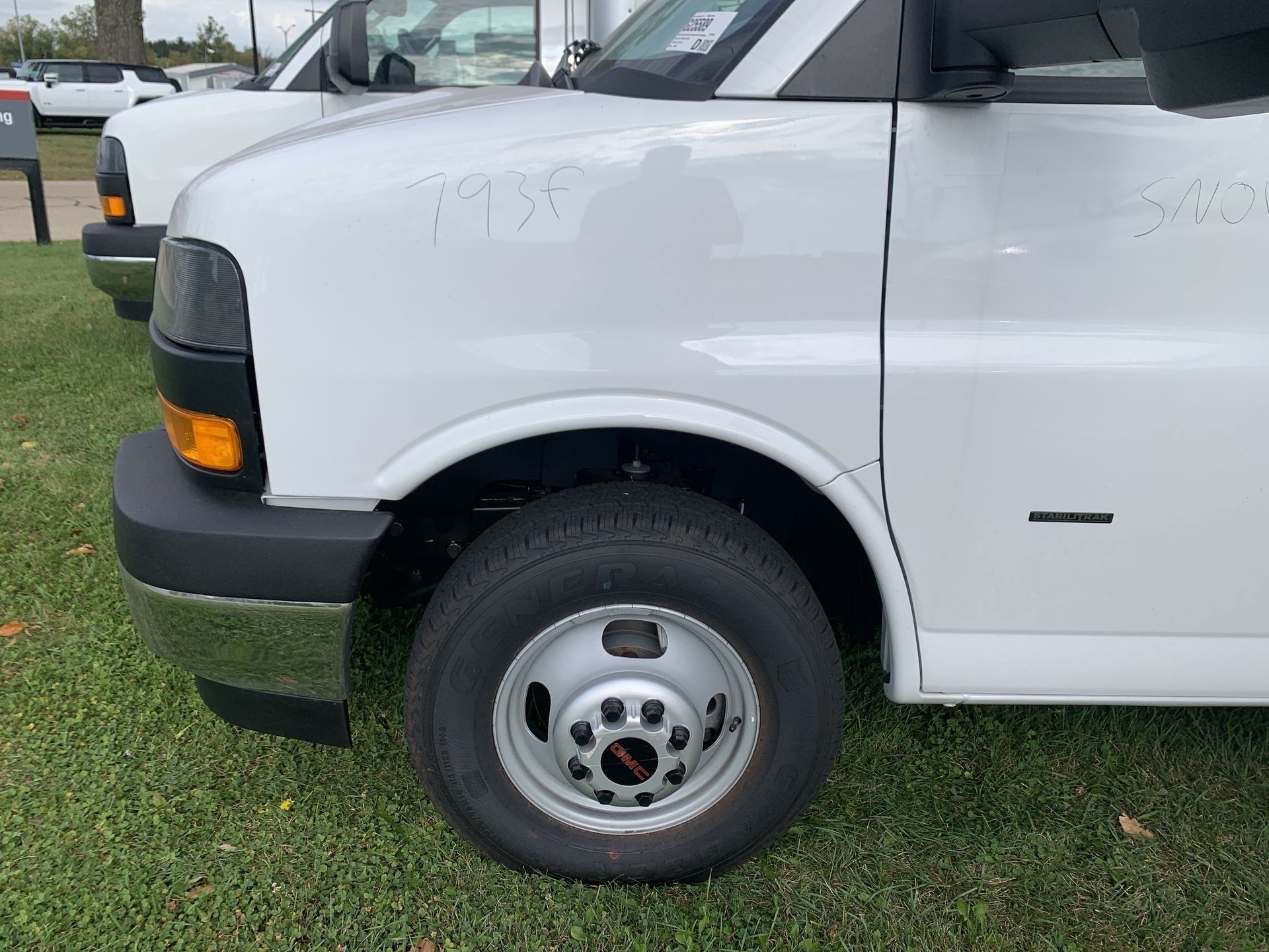 New 2025 GMC Savana 3500 Extended w/ Power Convenience Package RWD image 32