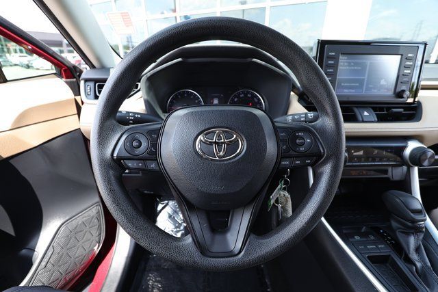 Used 2019 Toyota RAV4 LE FWD image 11