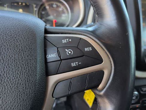 Used 2016 Jeep Cherokee Latitude FWD image 24