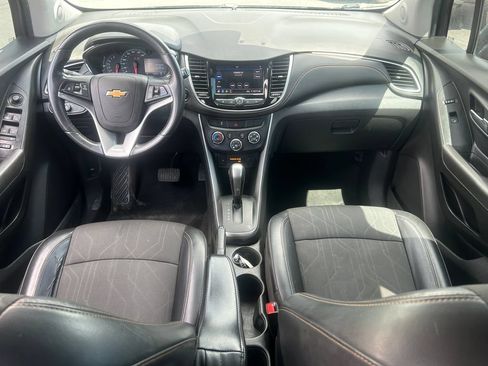 Used 2020 Chevrolet Trax LT w/ LT Convenience Package AWD/4WD image 29