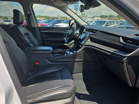 Used 2023 Jeep Grand Cherokee Limited AWD/4WD image 17