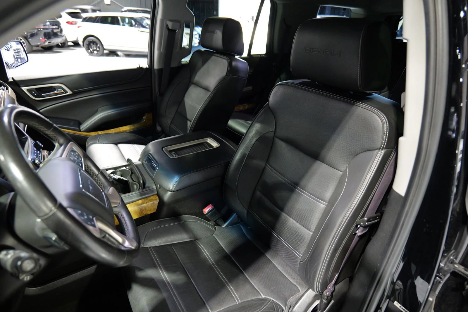 Used 2017 GMC Yukon Denali w/ Open Road Package AWD/4WD image 16