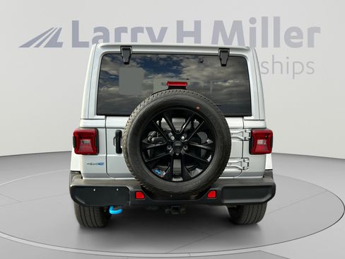 Used 2023 Jeep Wrangler Unlimited Sahara w/ Cold Weather Group AWD/4WD image 4