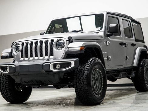 Used 2019 Jeep Wrangler Unlimited Sahara image 8