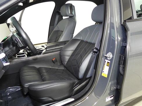 Used 2023 BMW 740i w/ Parking Assistance Package image 22