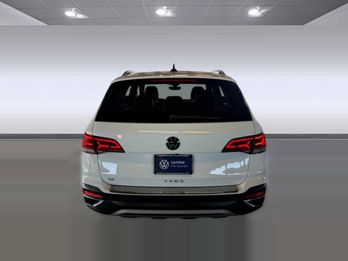 Certified 2023 Volkswagen Taos SE image 9