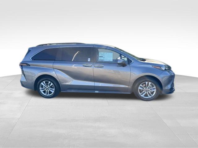 New 2026 Toyota Sienna XLE AWD/4WD image 7