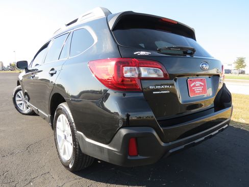 Used 2018 Subaru Outback 2.5i Premium image 5