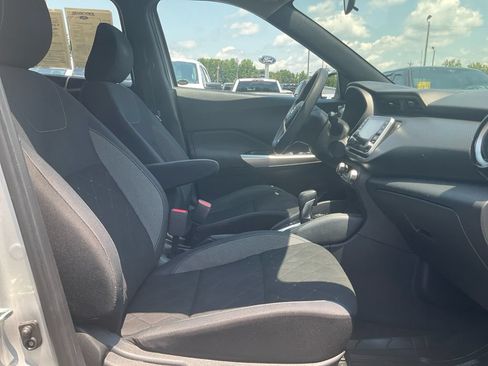 Used 2019 Nissan Kicks SV FWD image 12