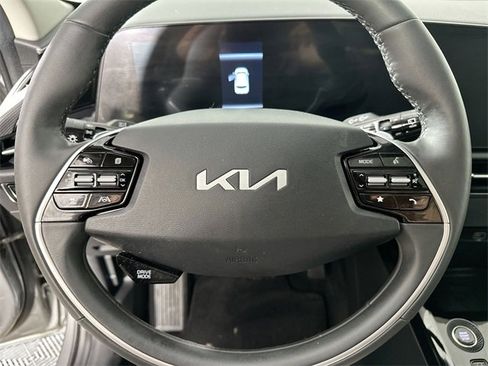 Used 2023 Kia Niro SX image 23