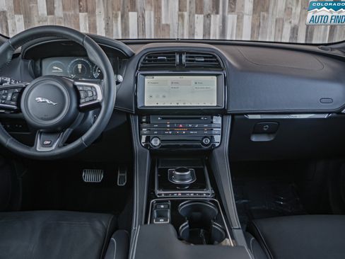 Used 2017 Jaguar F-PACE S image 17