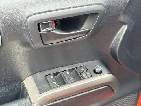 Used 2018 Toyota Tacoma SR5 image 17