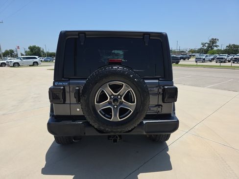 Used 2018 Jeep Wrangler Unlimited Sport S AWD/4WD image 15