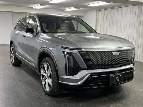 New 2026 Cadillac Vistiq Luxury w/ LPO, Floor Liner Package image 7