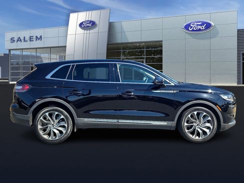 Used 2022 Lincoln Nautilus Reserve image 3