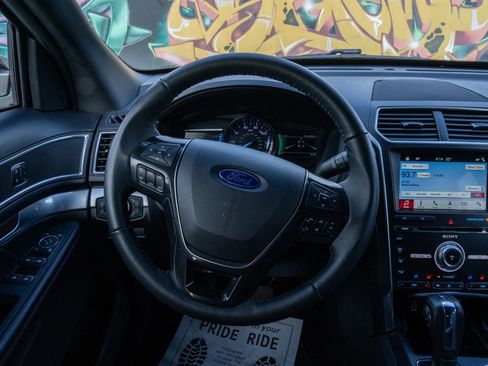 Used 2018 Ford Explorer Limited FWD image 23