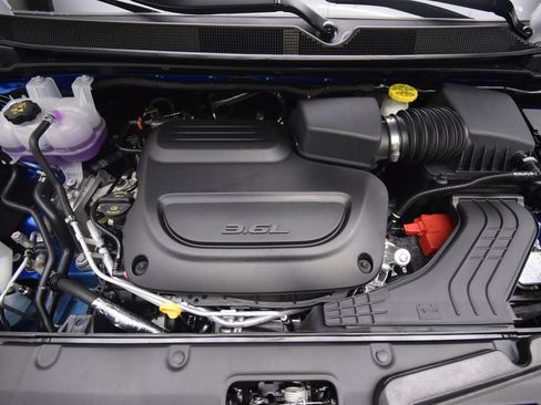 New 2027 Chrysler Pacifica Select AWD/4WD image 16