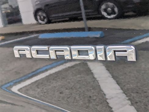 Used 2018 GMC Acadia SLE image 15