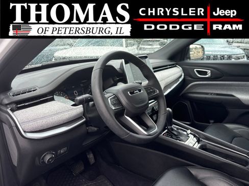 Used 2025 Jeep Compass Latitude w/ Convenience Group AWD/4WD image 22