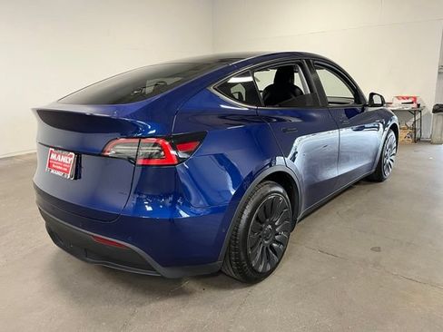 Used 2021 Tesla Model Y Long Range AWD/4WD image 3