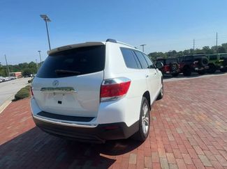 Used 2012 Toyota Highlander Limited w/ Tow Pkg FWD video 2