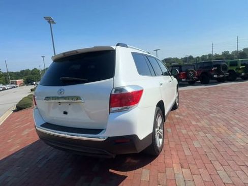 Used 2012 Toyota Highlander Limited w/ Tow Pkg FWD image 2