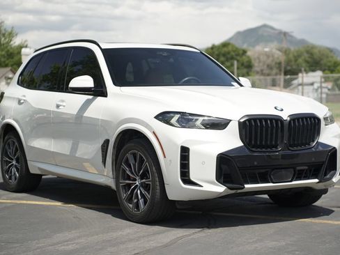 Used 2024 BMW X5 xDrive40i w/ M Sport Package AWD/4WD image 7