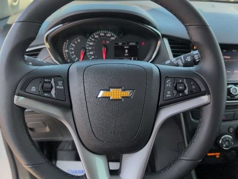 Used 2020 Chevrolet Trax LT w/ LT Convenience Package AWD/4WD image 19