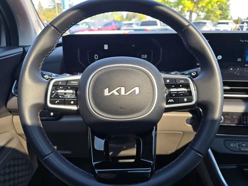 Certified 2025 Kia Carnival SX FWD image 17